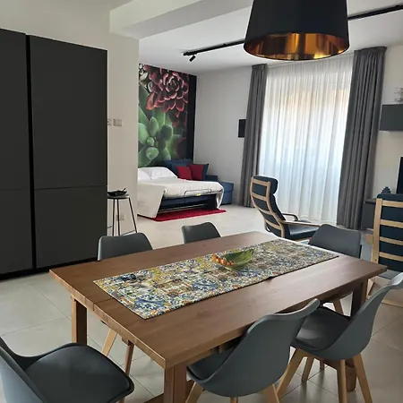 Omar's Nest Apartman *