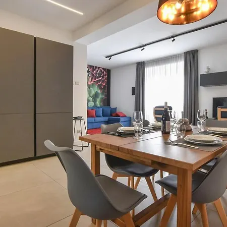 Omar's Nest