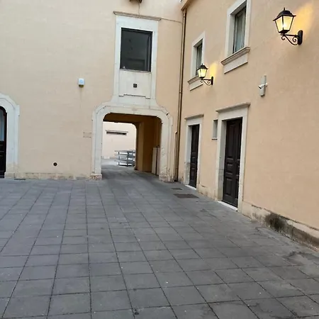 Omar's Nest Κατάνια